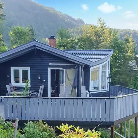 Front In Omastrand Holiday home *